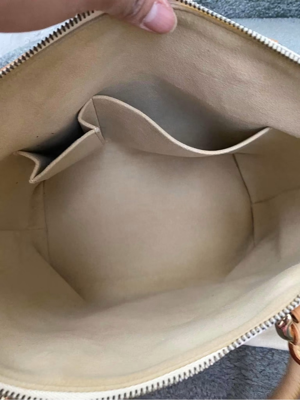 Louis Vuitton Saleya Damier Azur Tote in Cream and Tan Leather PM - Picture 13 of 16